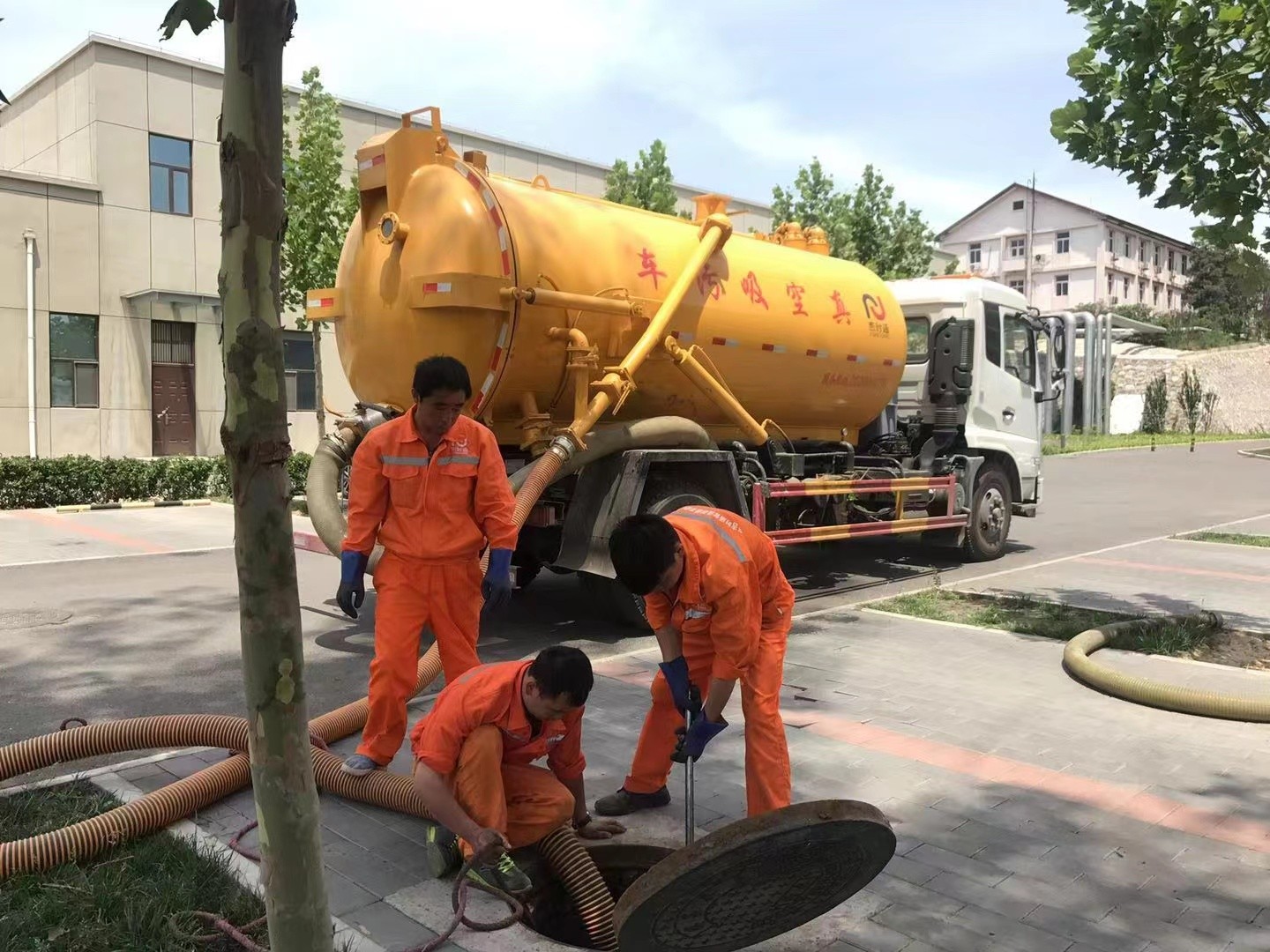 新野化粪池清理与5-8吨吸粪车施工效率分析